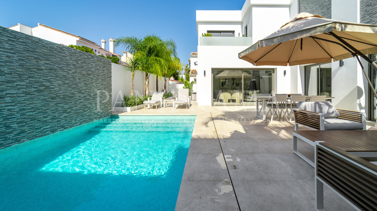 Moderne Villa nur 10 Gehminuten von Marbellas Altstadt und dem Strand entfernt
