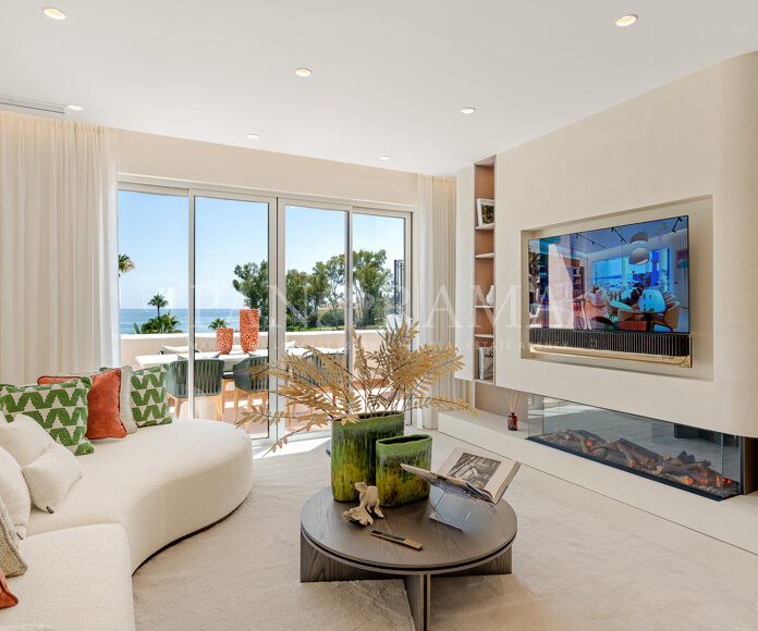 Contemporary seafront penthouse with rooftop terrace in Bahia del Velerin, Estepona
