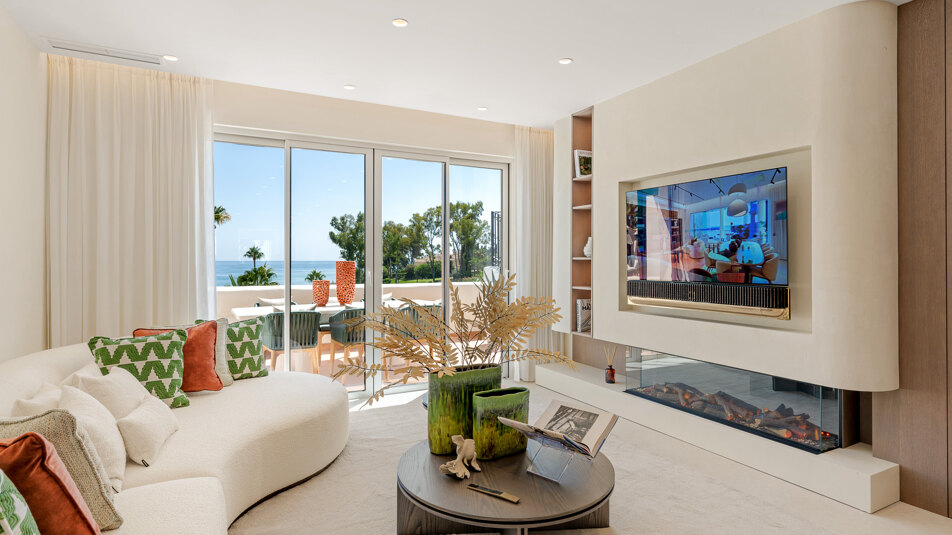 Contemporary seafront penthouse with rooftop terrace in Bahia del Velerin, Estepona