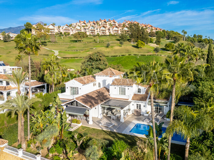 Classic villa with contemporary touches on the frontline golf in Los Naranjos