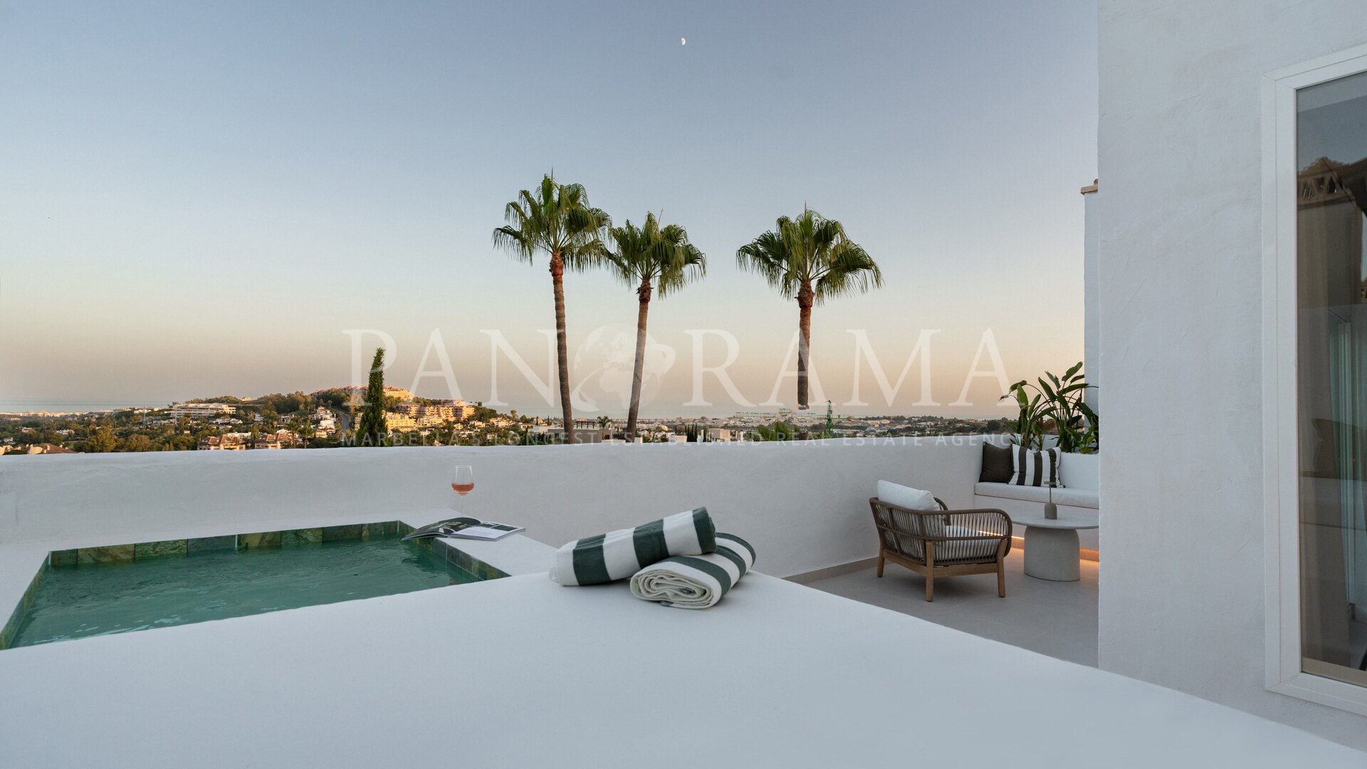 Stilvolles Eck-Penthouse mit elegantem skandinavischem Design in Nueva Andalucía