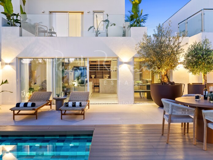 Casa Zia - Encantadora vivienda con espacio exterior privado y piscina en Nueva Andalucía