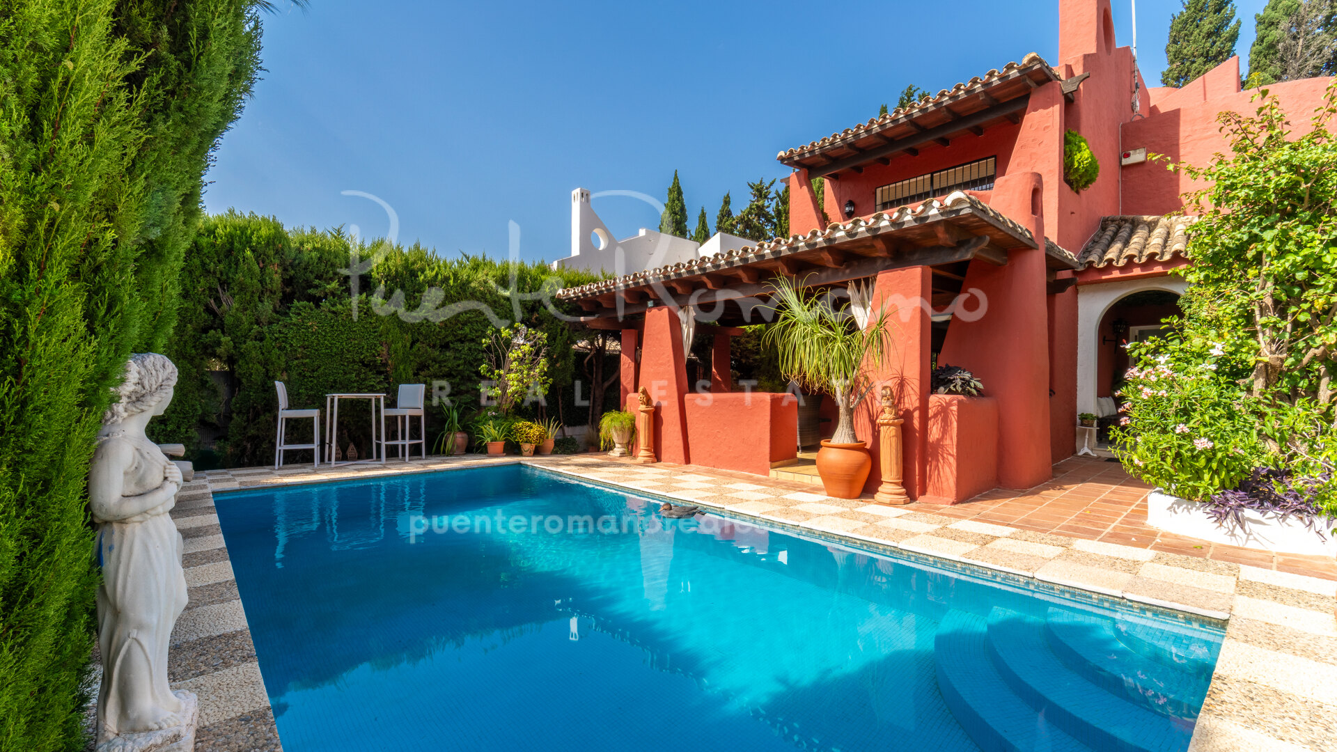 VIlla en una ubicación privilegiada a solo unos pasos de todos los servicios en Nueva Andalucía