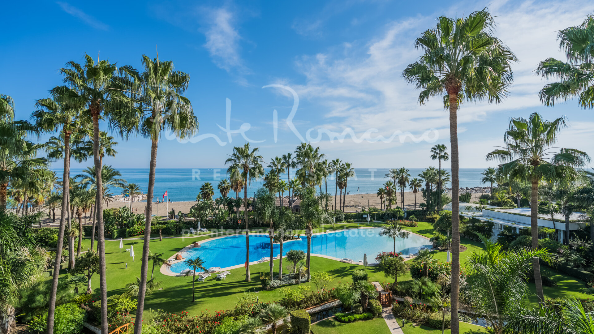 Ático dúplex con vistas al mar en Los Granados II en Puerto Banús