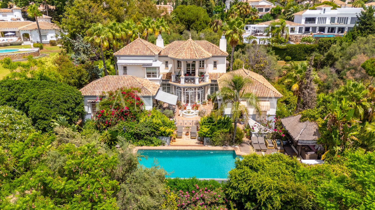 Enchanting villa with separate apartment in Hacienda Las Chapas
