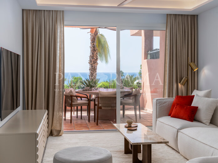 Elegant apartment with sea views in Marbella’s Golden Mile