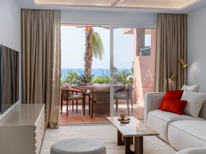 Apartamento de lujo a pocos metros del mar en la Milla de Oro de Marbella