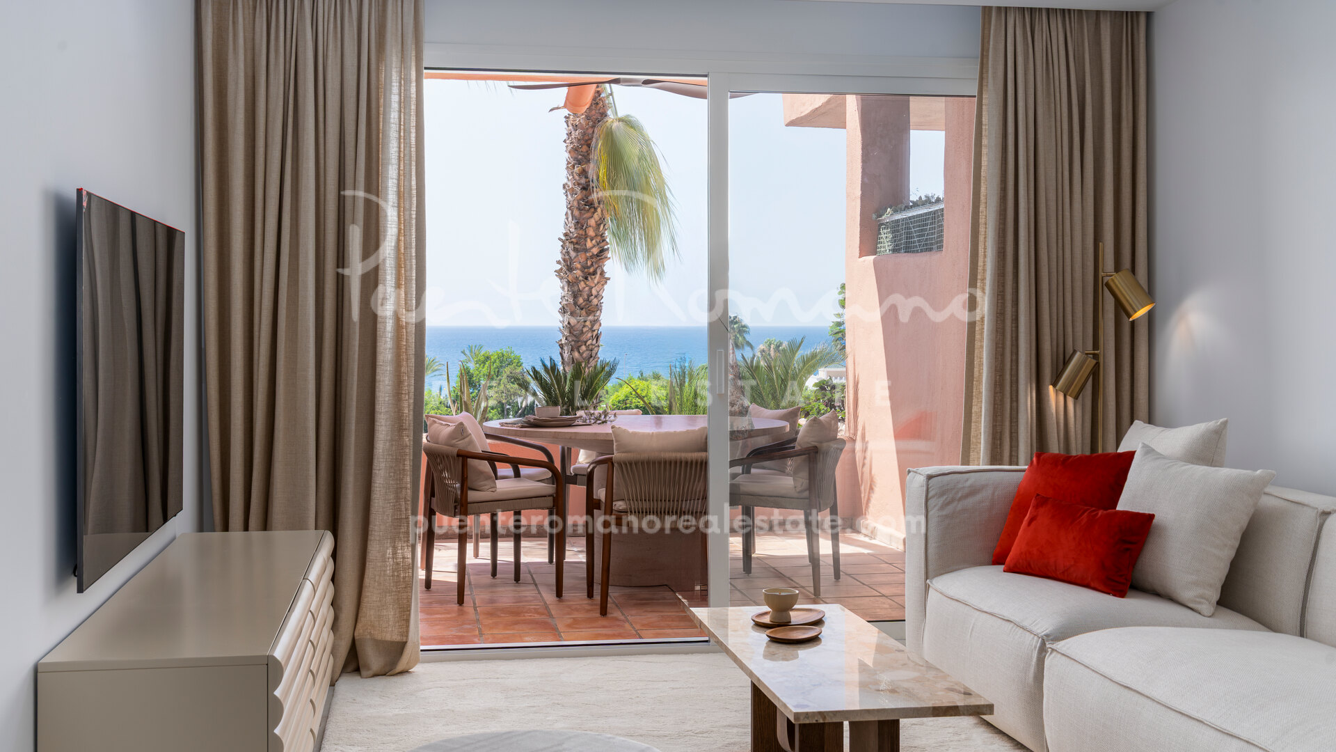 Apartamento de lujo a pocos metros del mar en la Milla de Oro de Marbella