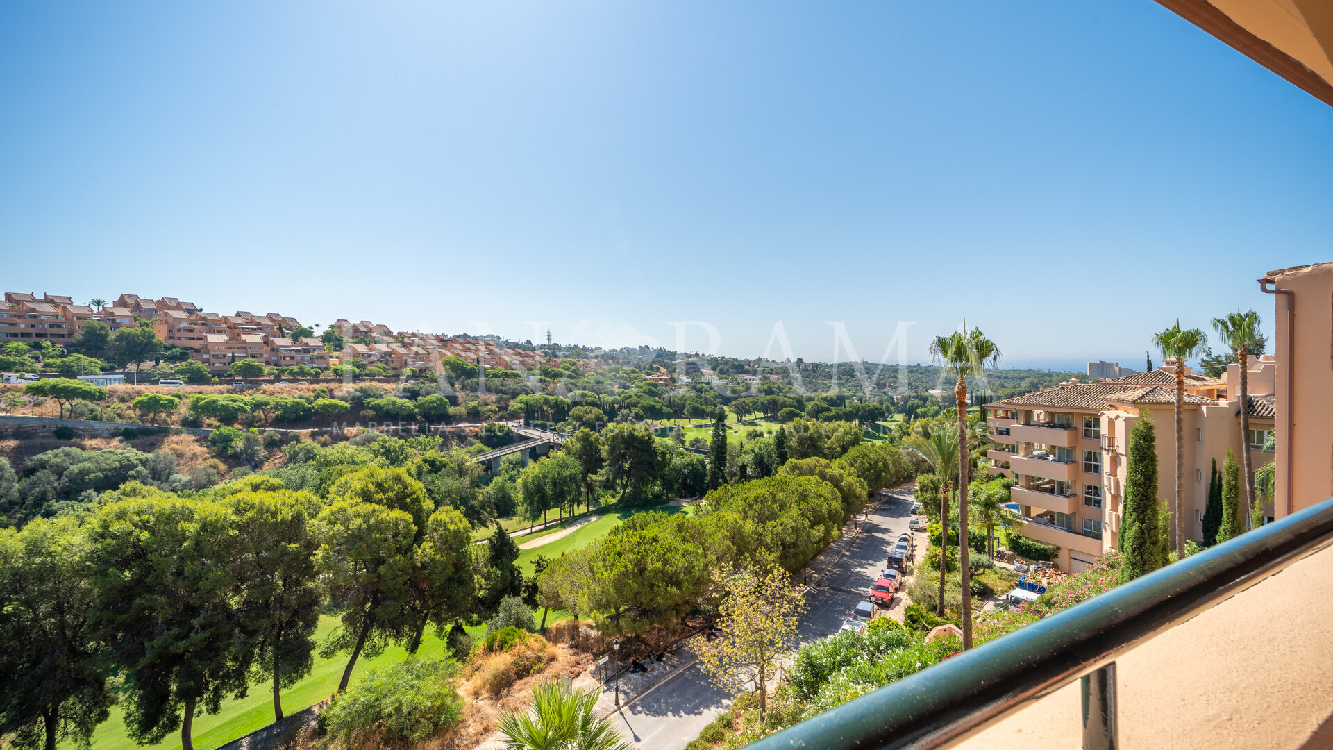 Penthouse with panoramic views in Las Terrazas de Santa Maria Golf, Elviria