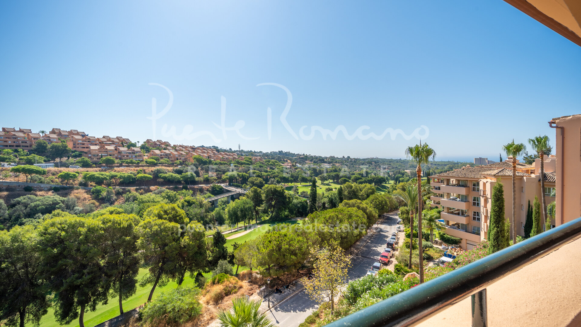 Penthouse with panoramic views in Las Terrazas de Santa Maria Golf, Elviria