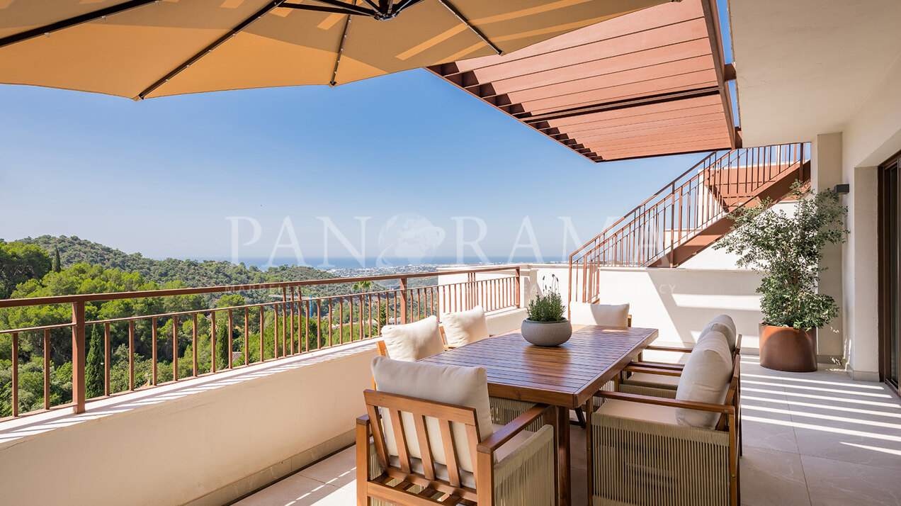 Elegant duplex penthouse met panoramisch zee- en bergzicht in Almazara Hills