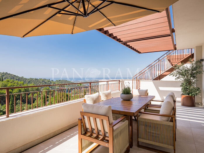 Elegant duplex penthouse met panoramisch zee- en bergzicht in Almazara Hills