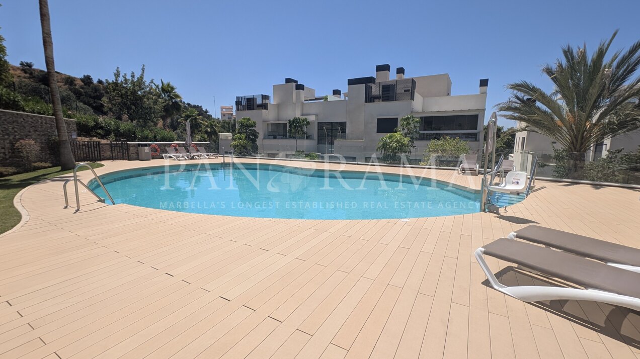 Luminoso y amplio apartamento sin amueblar en una tranquila zona residencial de Marbella