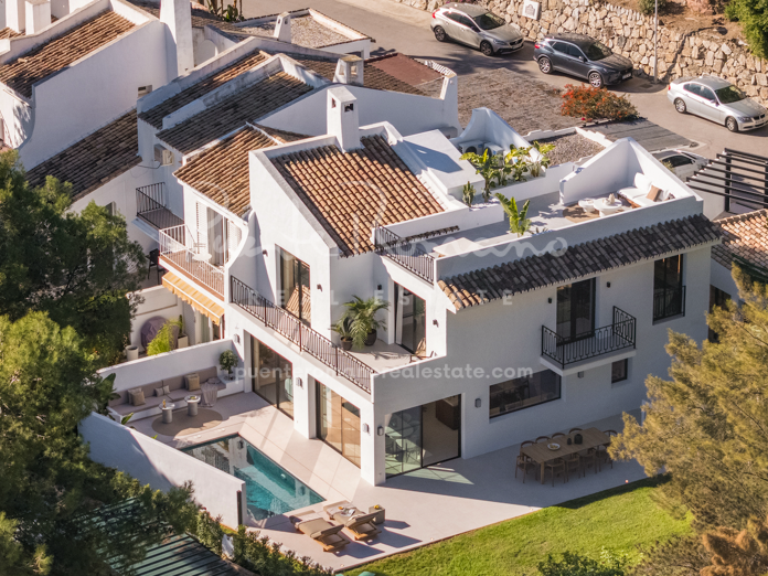 Casa adosada de lujo en la prestigiosa comunidad de Peñablanca, Nueva Andalucía