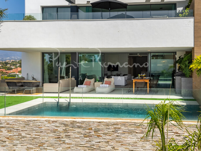 Modern south-facing duplex with private garden and pool in Cabopino, Marbella East
