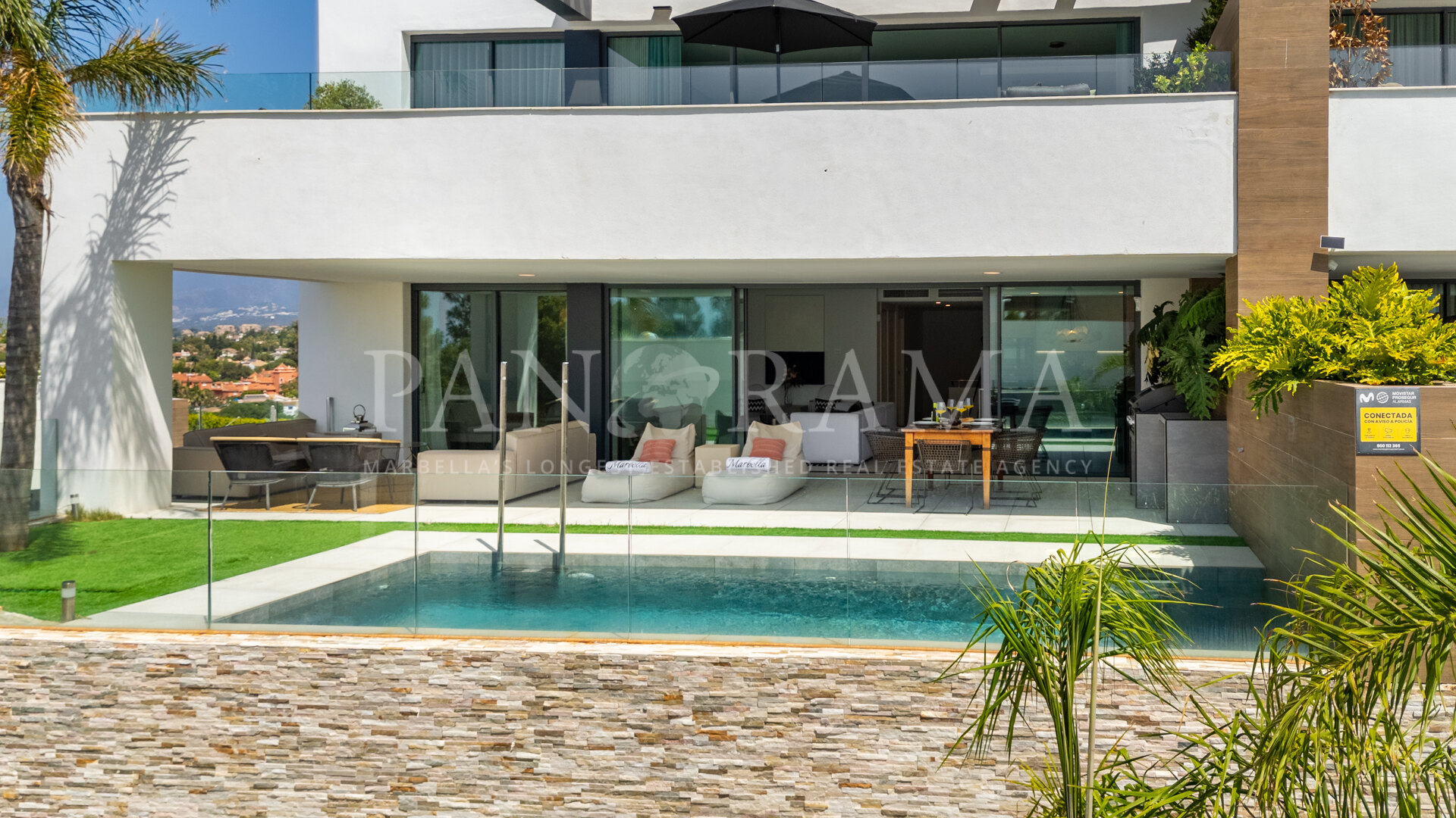 Modern south-facing duplex with private garden and pool in Cabopino, Marbella East