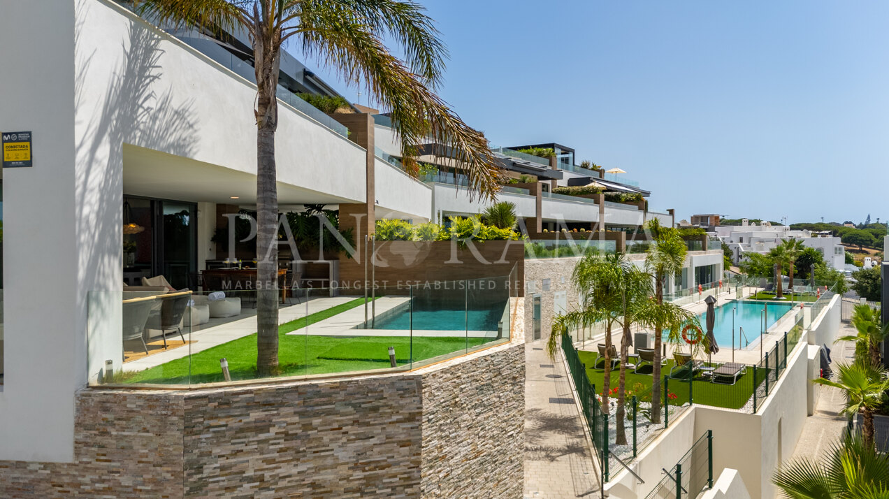 Modern south-facing duplex with private garden and pool in Cabopino, Marbella East