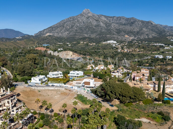 Exclusive plot with project with stunning sea views in Lomas del Marbella Club
