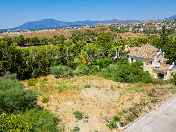 Plot with building license and project ready to start construction