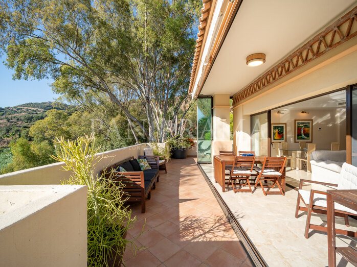 Indrukwekkend penthouse in Rio Real Golf met uitzicht op de bergen