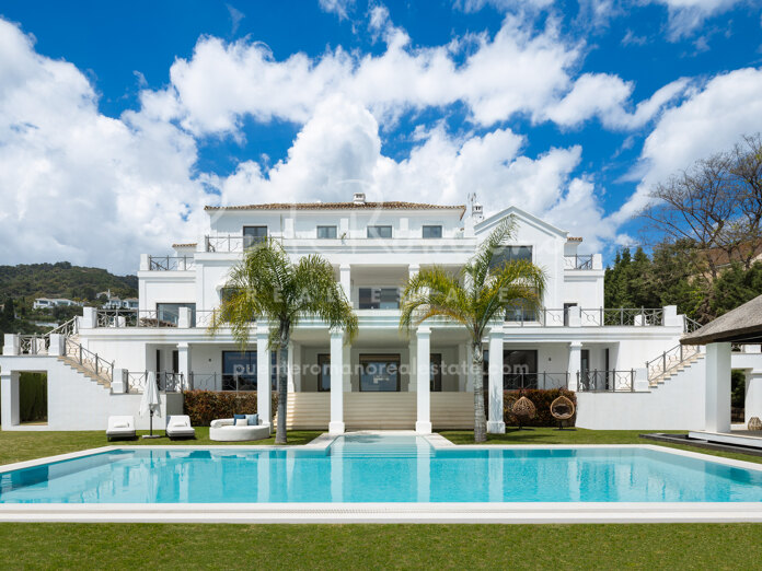 Elegante villa con impresionantes vistas al mar y la montaña en El Madroñal