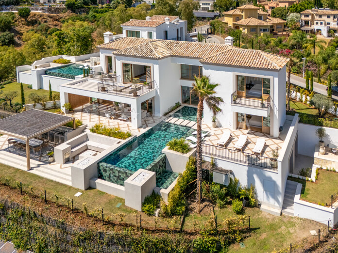 Villa Cina, een indrukwekkende villa met panoramisch uitzicht en moderne voorzieningen in La Quinta, Benahavís