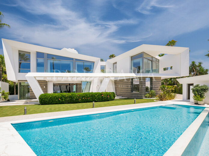 Villa Marea – Außergewöhnliche zeitgenössische Strandvilla in Los Monteros, Marbella