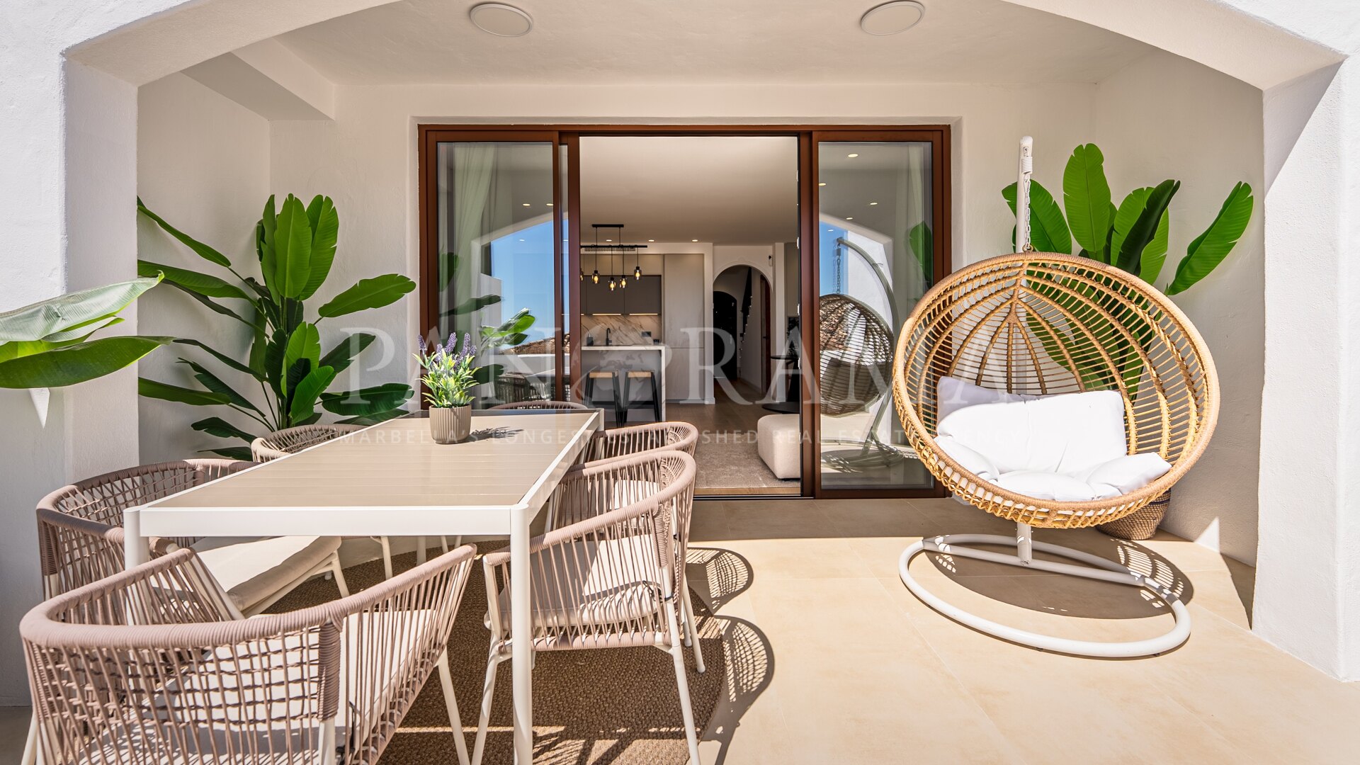 Charmant herenhuis in El Alto, een exclusieve beveiligde gemeenschap binnen Los Arqueros