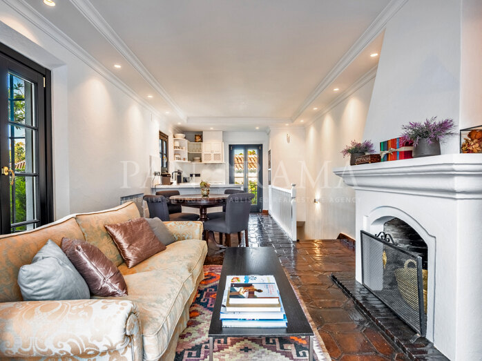 Stunning corner townhouse in Lomas Pueblo