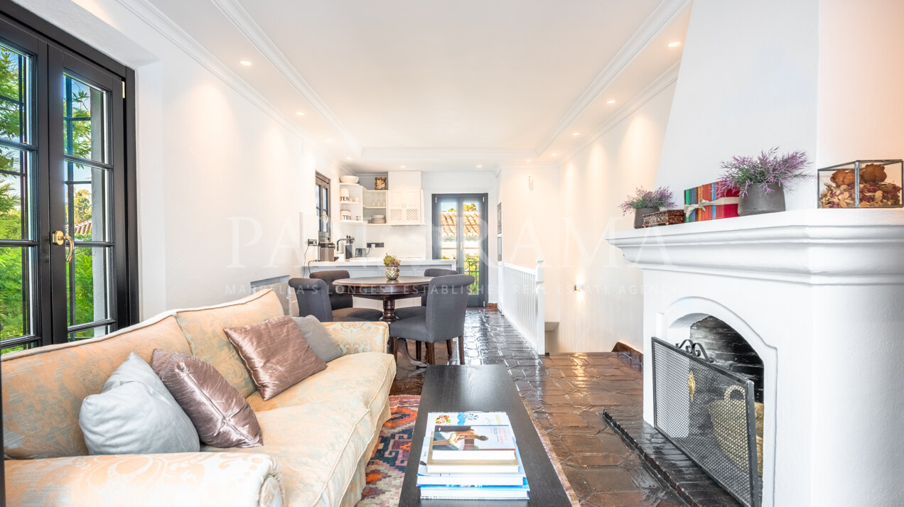 Stunning corner townhouse in Lomas Pueblo