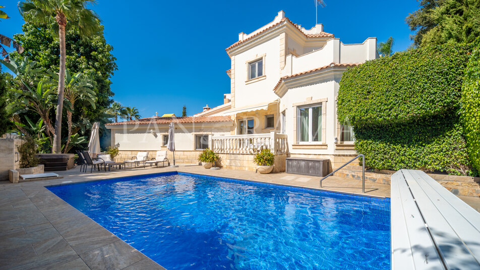 Mediterrane Villa mit Meerblick in El Rosario, nur wenige Minuten vom Strand entfernt.