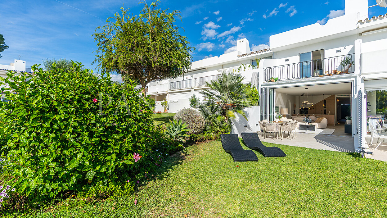 Bright and stylish townhouse in La Rinconada in Nueva Andalucía