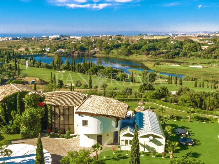 Exquisite Villa in the prestigious gated community of Los Flamingos, Benahavís