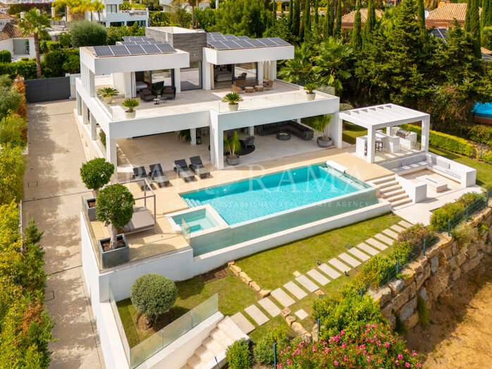 Frontline golf contemporary villa in Nueva Andalucía