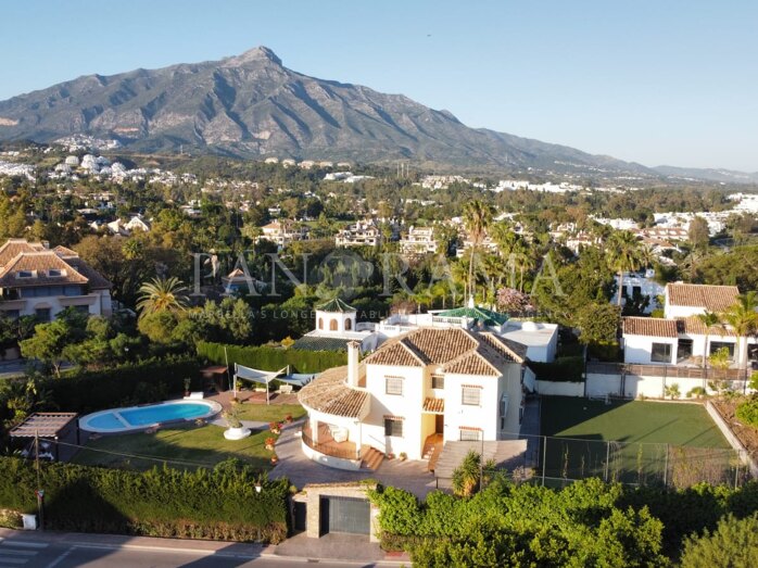 Villa elegante junto al Club de Golf Los Naranjos