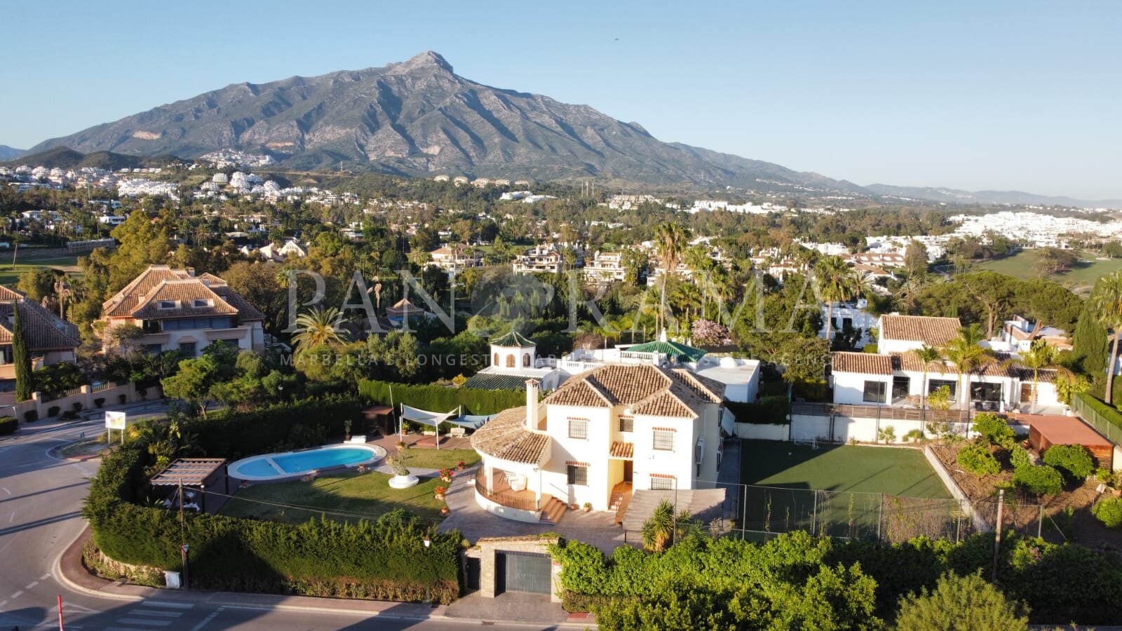 Elegant Villa next to Los Naranjos Golf Club