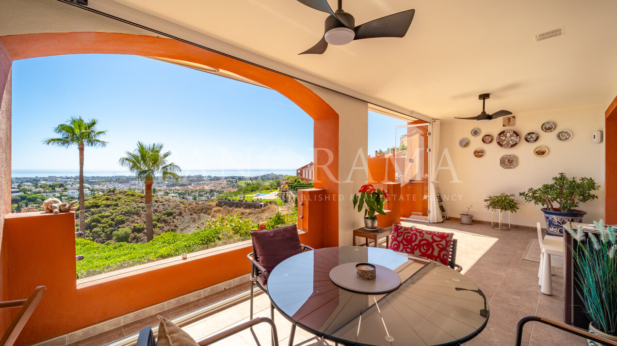 Charmantes Stadthaus mit Panoramablick auf das Meer in Los Jaralillos, El Paraíso, Benahavís