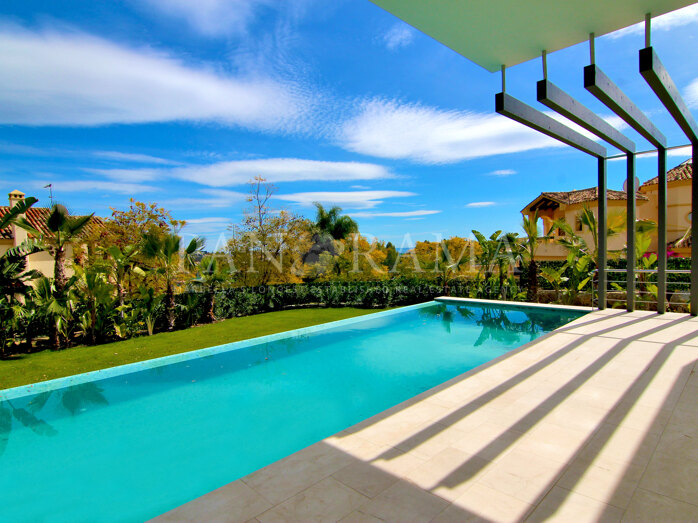 Villa moderna junto al hotel 5 estrellas y campo de golf en La Quinta