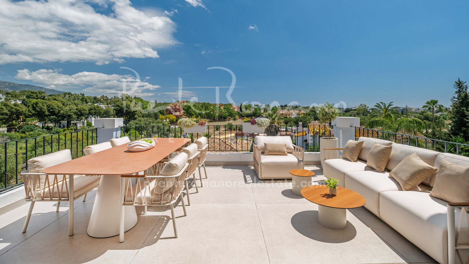Modern duplex penthouse in Las Lolas in Nueva Andalucía