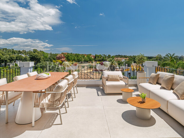 Modernes Duplex-Penthouse in Las Lolas in Nueva Andalucía