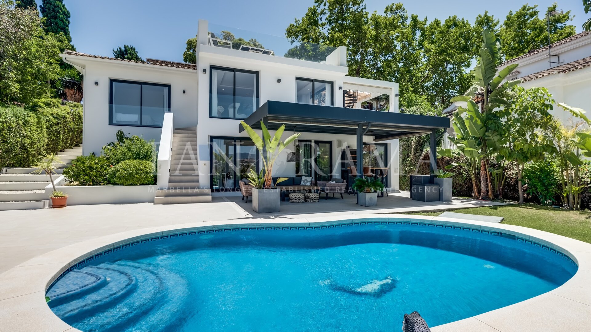 Stilvolle, moderne Villa mit Sonnenuntergangsblick im Herzen des Golf Valley