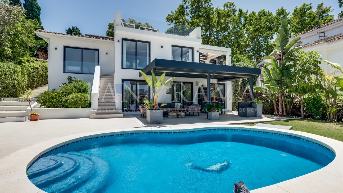 Stylish modern villa in the heart of the Golf Valley