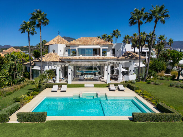 Villa avec vues imprenables sur la mer et les montagnes à Monte Halcones