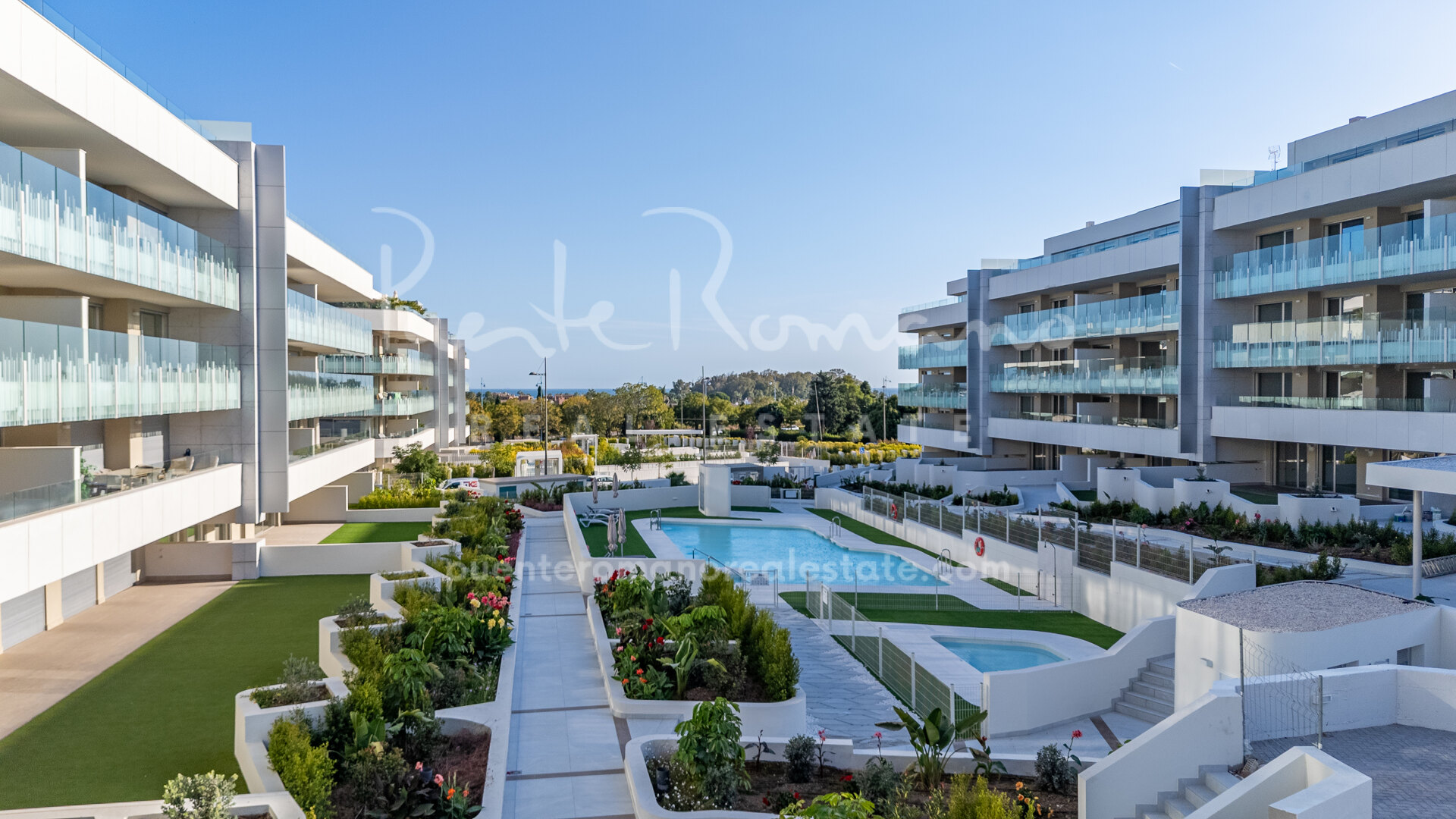 Apartamento con orientación oeste cerca de la playa en Mare, San Pedro de Alcántara