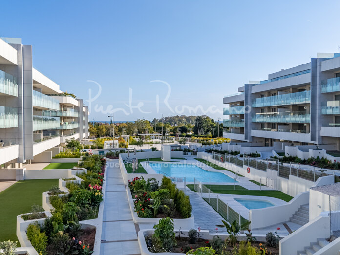 Apartamento con orientación oeste cerca de la playa en Mare, San Pedro de Alcántara