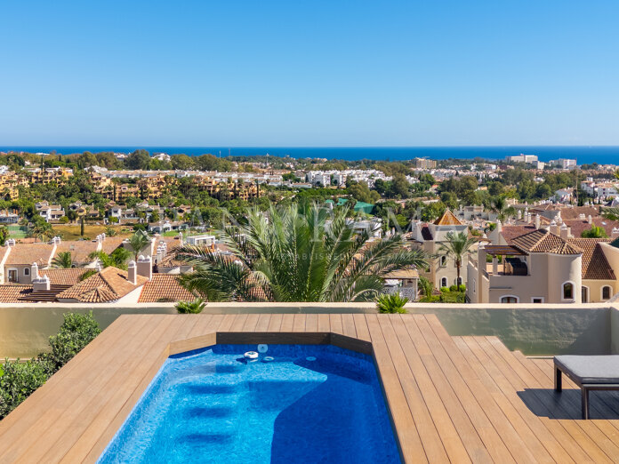 Penthouse duplex de luxe à El Paraíso avec toit-terrasse impressionnant et piscine privée