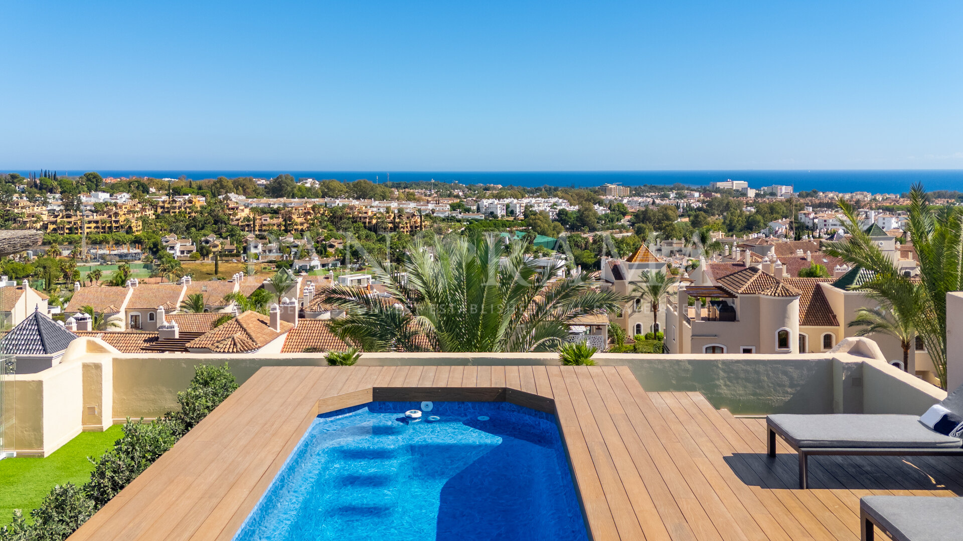 Luxuriöses Duplex-Penthouse in El Paraíso mit beeindruckender Dachterrasse und privatem Pool