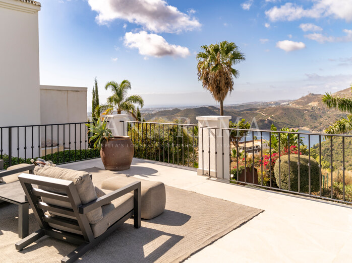 Beautiful villa with panoramic views in Sierra Blanca Country Club
