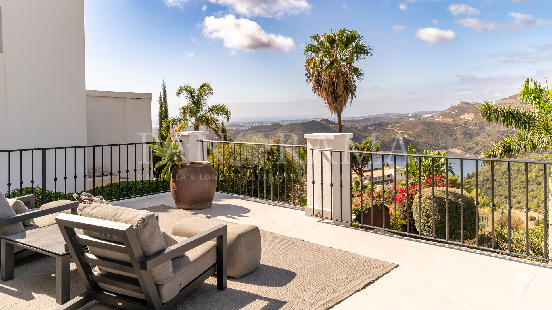 Beautiful villa with panoramic views in Sierra Blanca Country Club