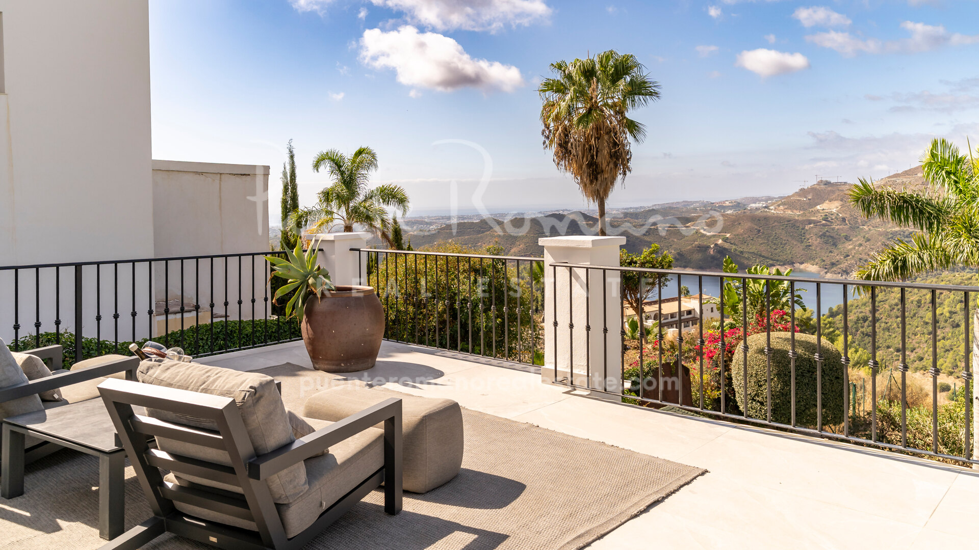 Beautiful villa with panoramic views in Sierra Blanca Country Club